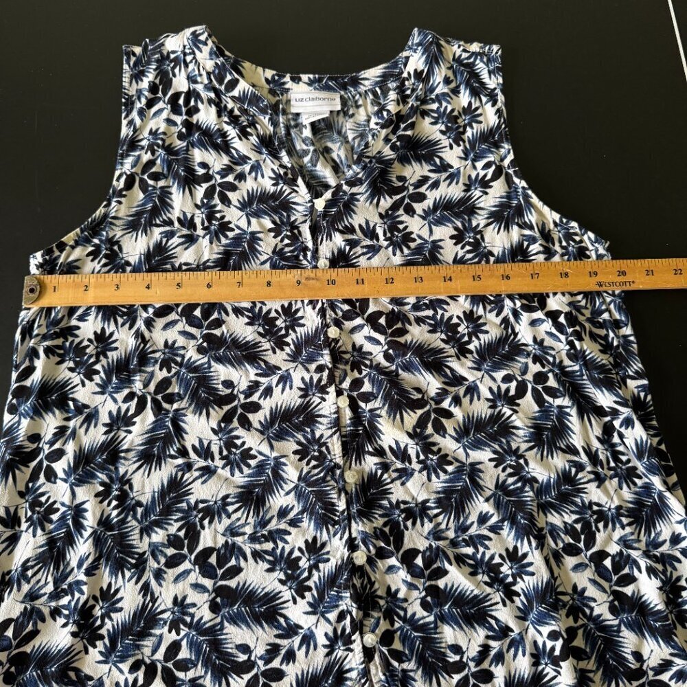 🔥 4 for $20 DEAL 🔥Liz Claiborne Blue Leaf Print Sleeveless Button M - Picture 7 of 7